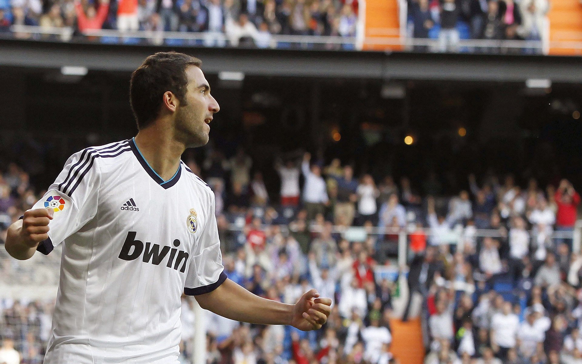 中学生罚球心理赛 全场安静只听到球与篮筐的碰撞